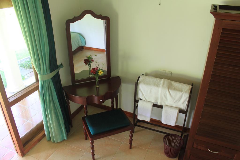 Bed and Breakfast Jungle Tide Канді Номер фото